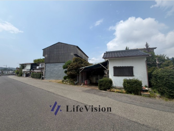 荷物の出し入れがしやすい、広い間口の工場兼倉庫(向東町)